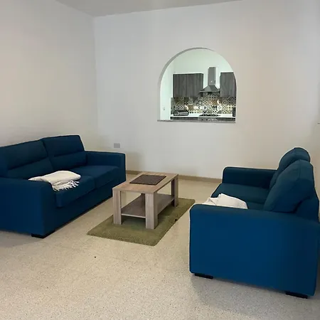 Lovely Room, In Shared House Perfect Location *