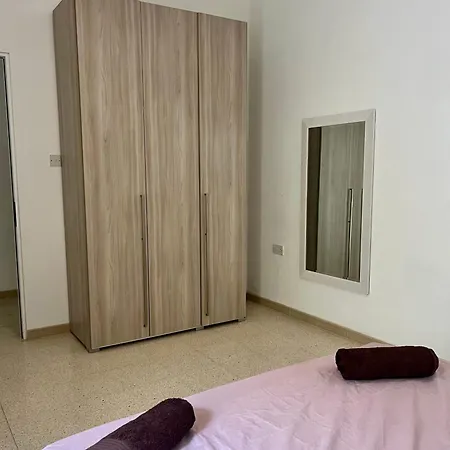 Lovely Room, In Shared House Perfect Location