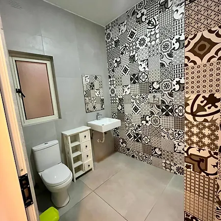 Homestay Lovely Room, In Shared House Perfect Location