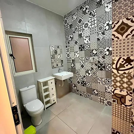 Δωμάτια σε οικογενειακή κατοικία Lovely Room, In Shared House Perfect Location
