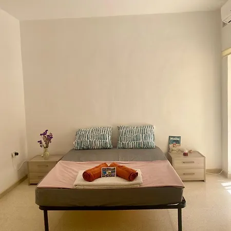 Lovely Room, In Shared House Perfect Location * Is-Swieqi