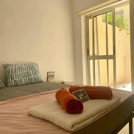 Lovely Room, In Shared House Perfect Location Homestay Is-Swieqi